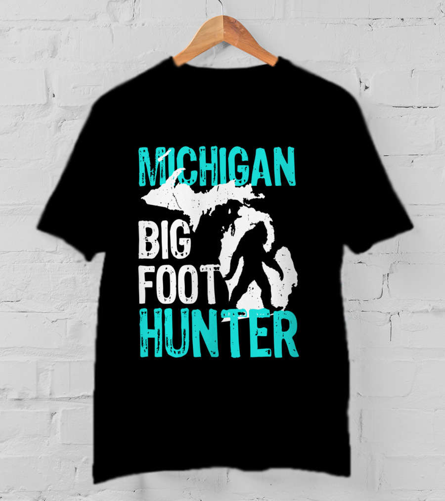 Michigan Bigfoot Hunter Bigfoot Silhouette On Michigan Map T-Shirt