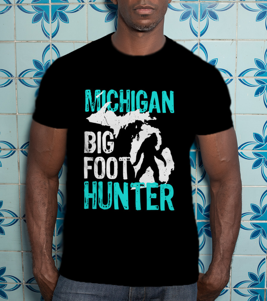 Michigan Bigfoot Hunter Bigfoot Silhouette On Michigan Map T-Shirt