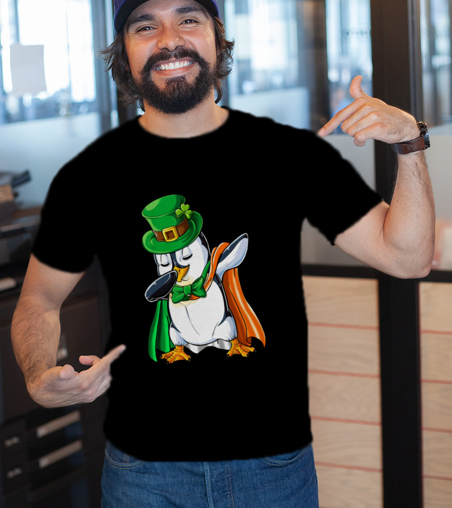 Penguin Dabbing Leprechaun Hat Irish Flag Cape T-Shirt