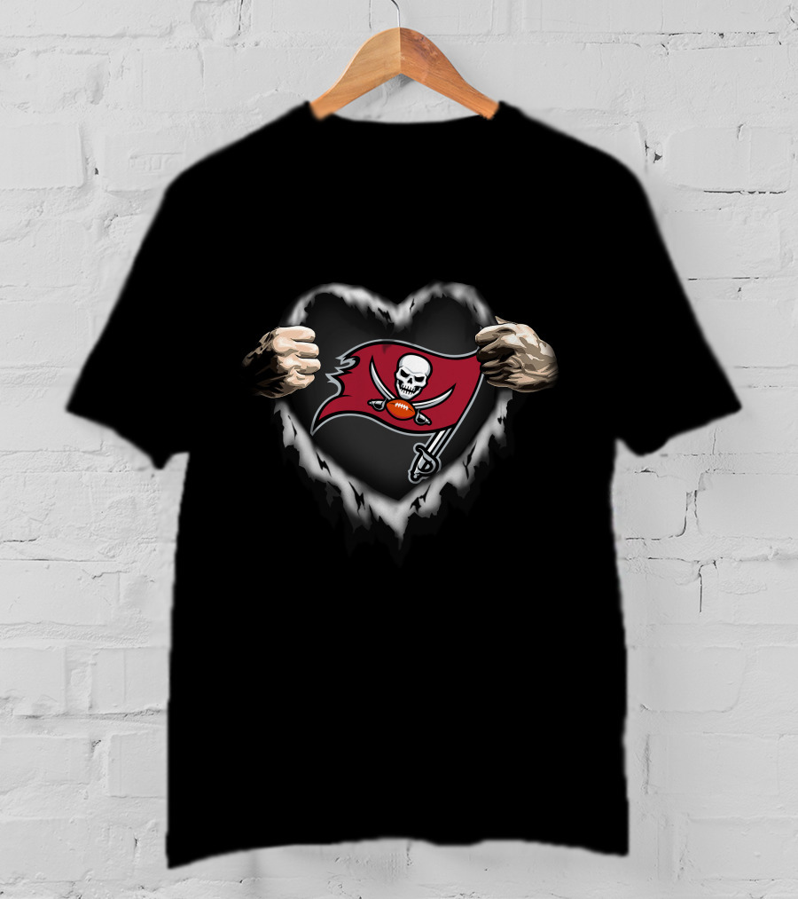 Tampa Bay Buccaneers Heart With Ripped Flag T-Shirt