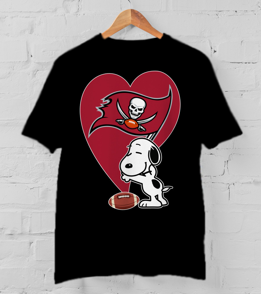 Tampa Bay Buccaneers Snoopy Heart Hug Football T-Shirt