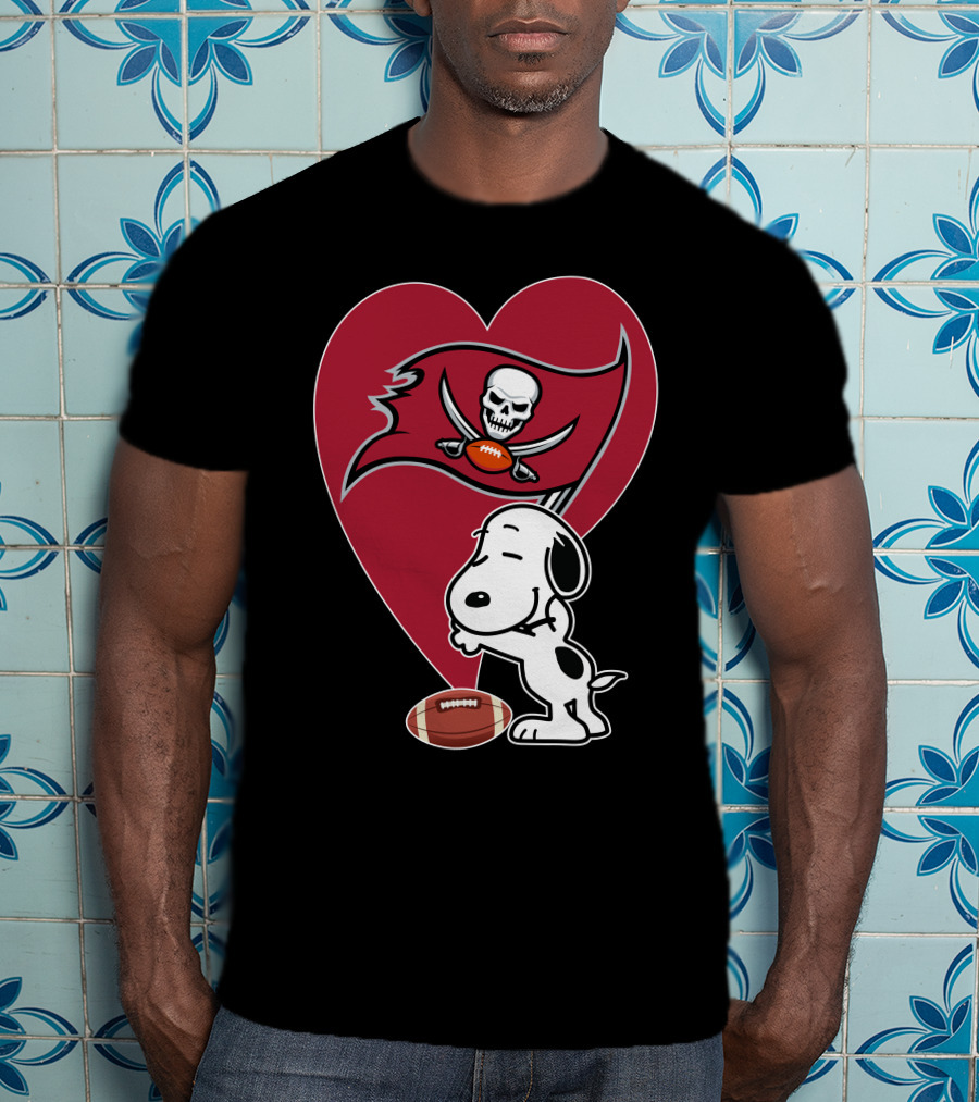 Tampa Bay Buccaneers Snoopy Heart Hug Football T-Shirt