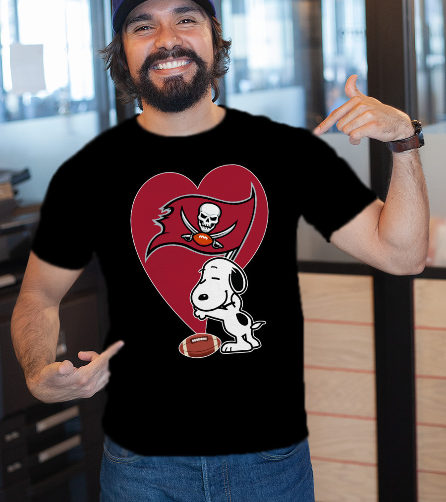 Tampa Bay Buccaneers Snoopy Heart Hug Football T-Shirt