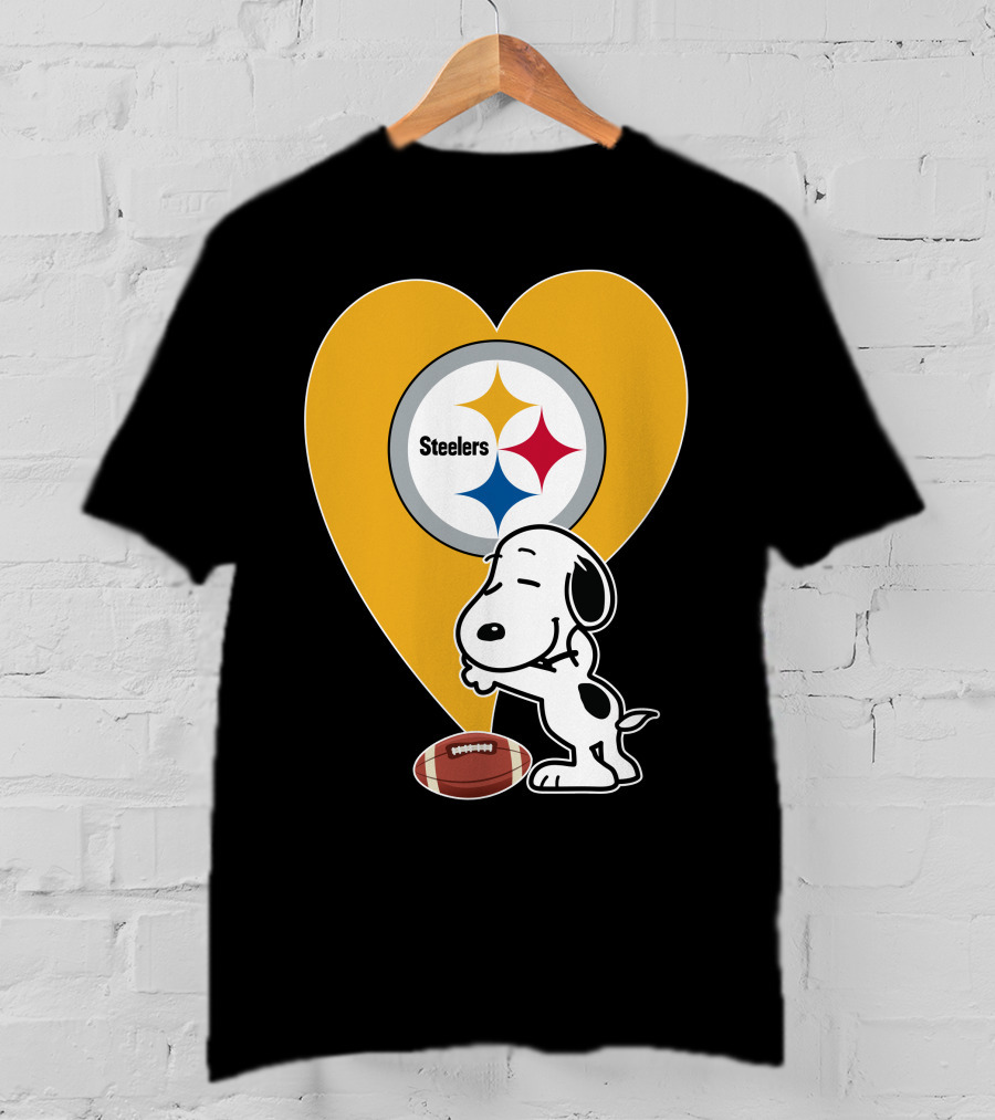 Pittsburgh Steelers Snoopy Hug Heart Football T-Shirt