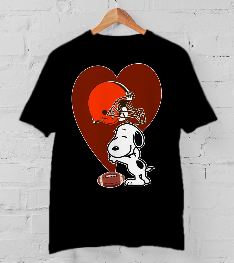 Cleveland Browns Snoopy Heart Football Helmet Hug T-Shirt