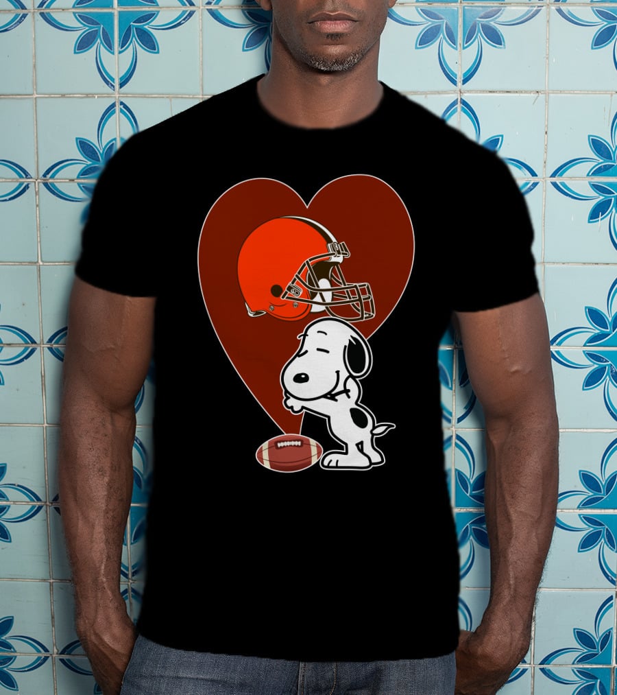 Cleveland Browns Snoopy Heart Football Helmet Hug T-Shirt