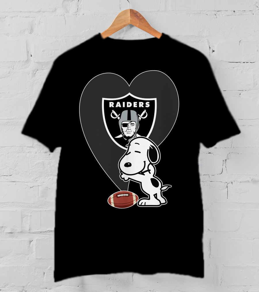 Las Vegas Raiders Snoopy Football Heart Hug T-Shirt