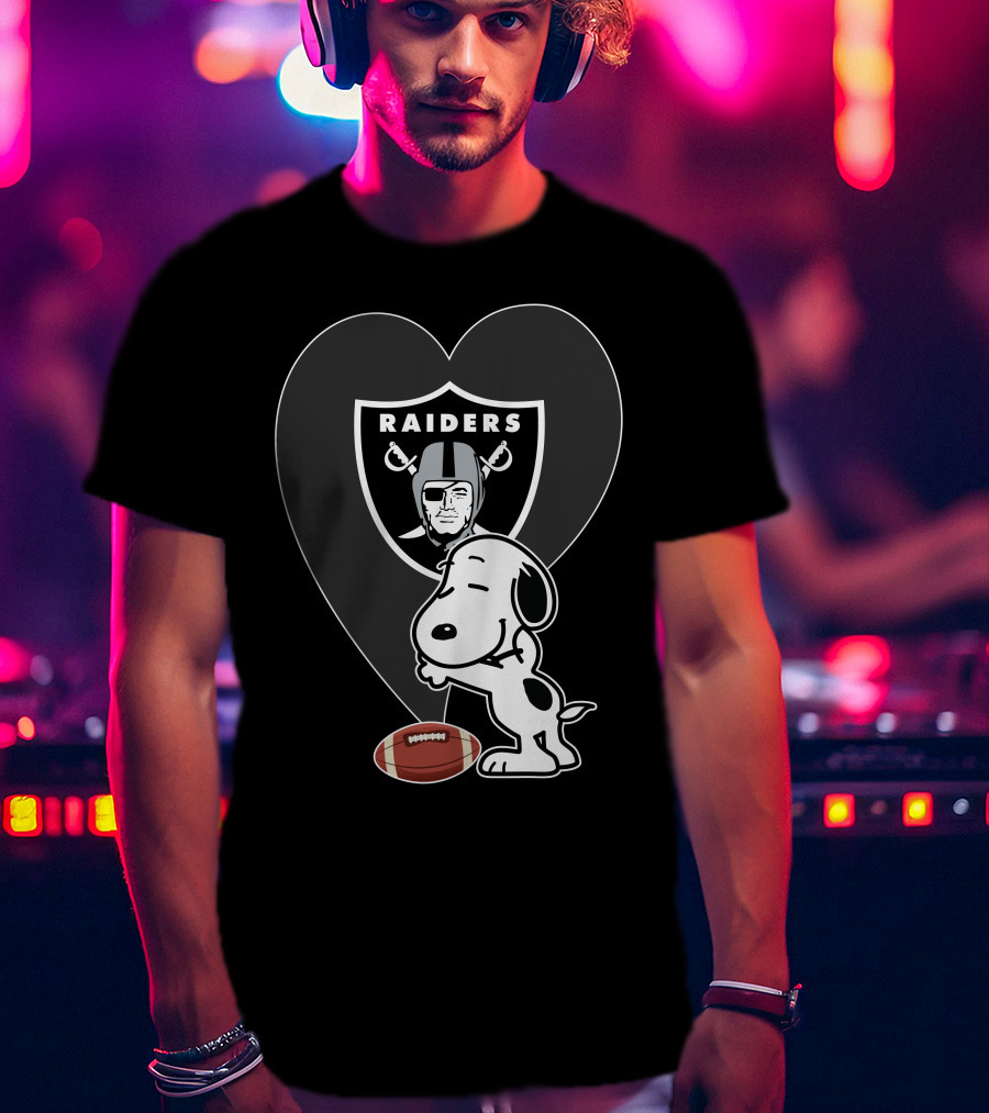 Las Vegas Raiders Snoopy Football Heart Hug T-Shirt