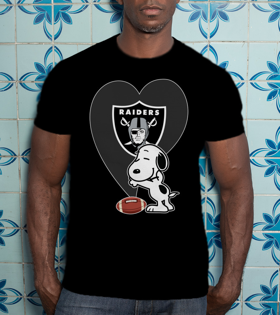 Las Vegas Raiders Snoopy Football Heart Hug T-Shirt