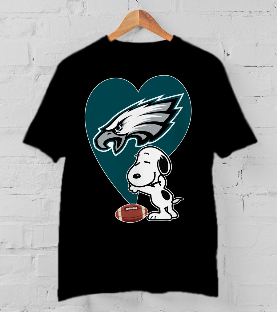 Philadelphia Eagles Snoopy Football Heart Hug T-Shirt