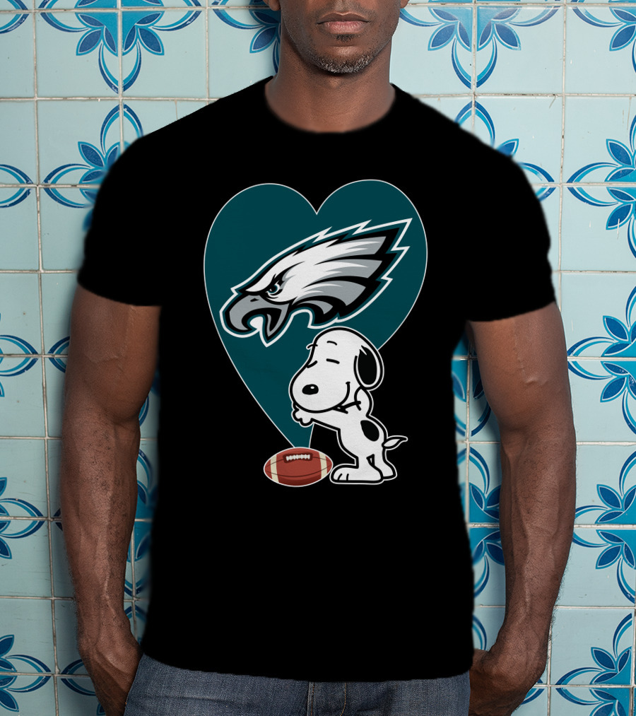 Philadelphia Eagles Snoopy Football Heart Hug T-Shirt