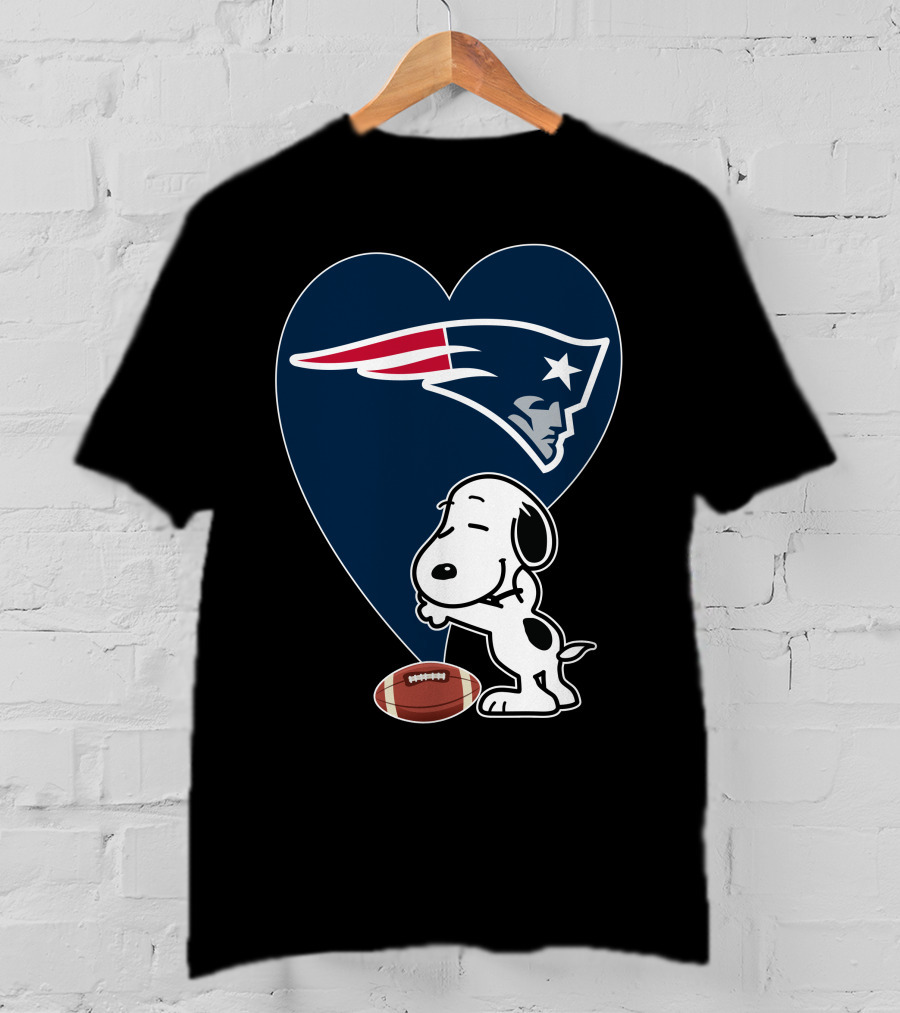 Snoopy Hugging New England Patriots Heart With Football T-Shirt