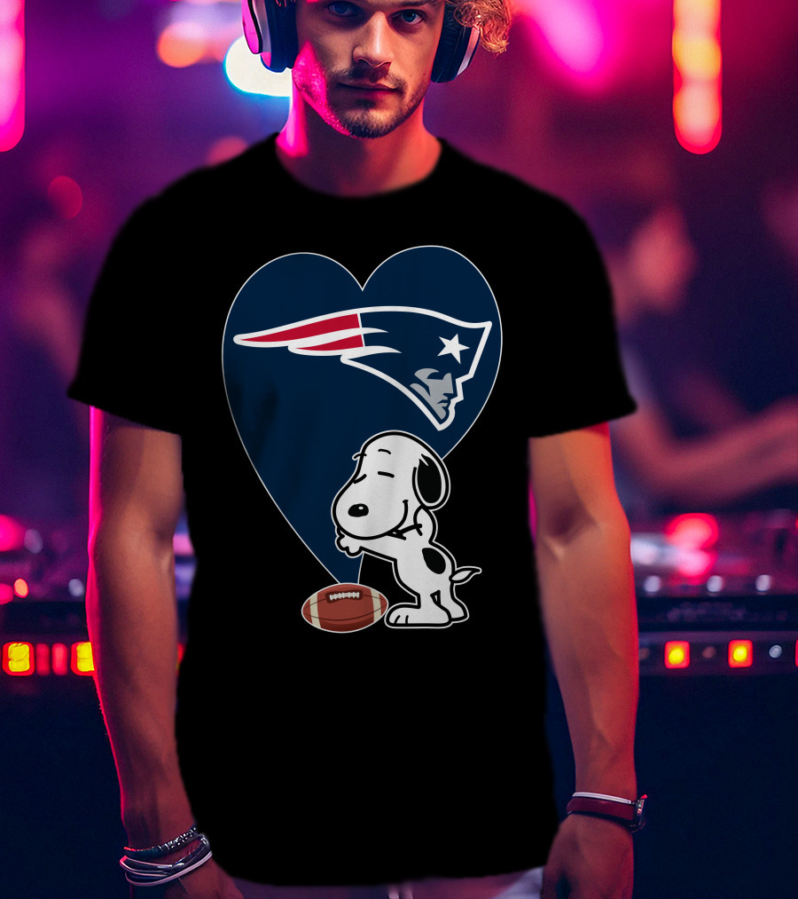 Snoopy Hugging New England Patriots Heart With Football T-Shirt