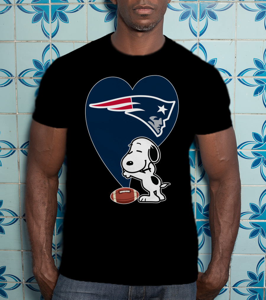 Snoopy Hugging New England Patriots Heart With Football T-Shirt