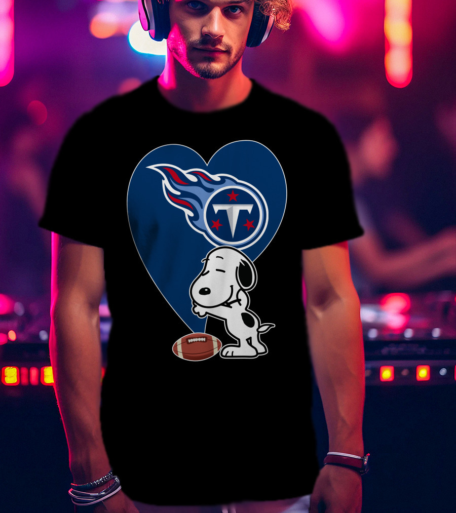 Tennessee Titans Snoopy Heart Football Hug T-Shirt