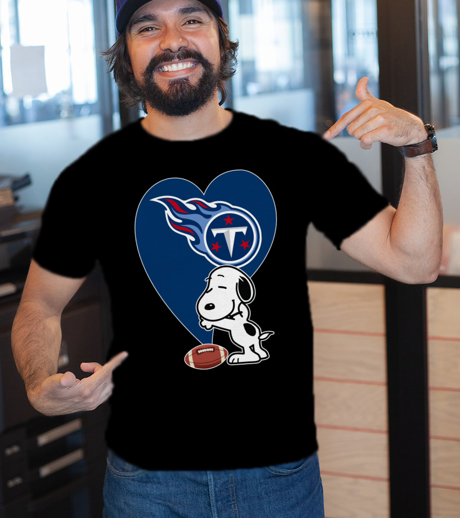 Tennessee Titans Snoopy Heart Football Hug T-Shirt