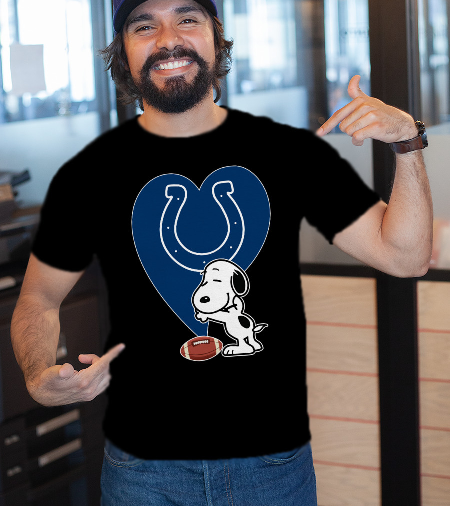 Indianapolis Colts Snoopy Football Heart Hug T-Shirt