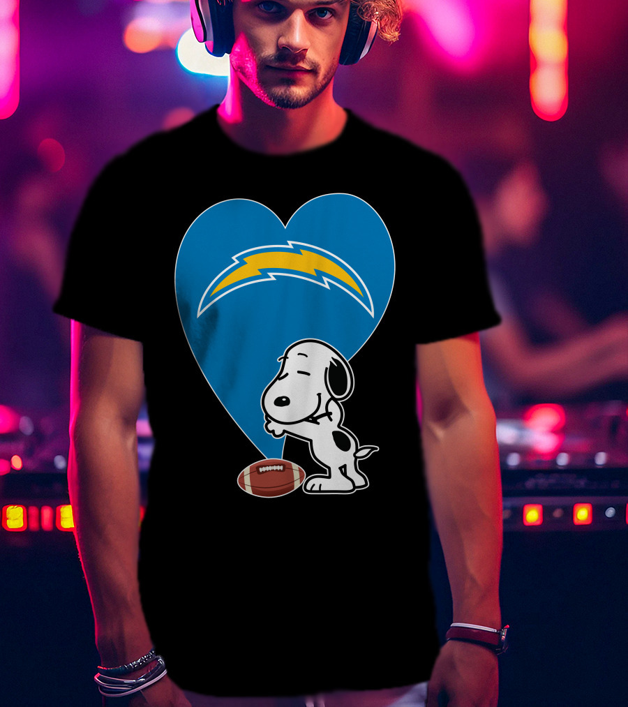 Los Angeles Chargers Snoopy Football Heart Hug T-Shirt