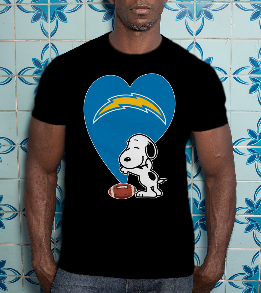 Los Angeles Chargers Snoopy Football Heart Hug T-Shirt