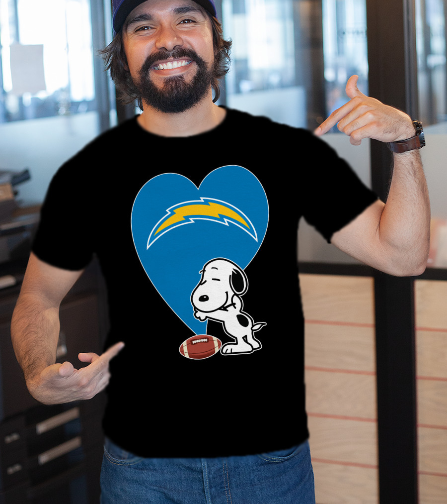 Los Angeles Chargers Snoopy Football Heart Hug T-Shirt