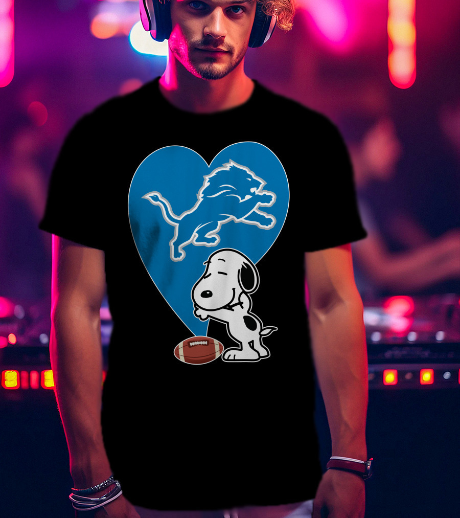 Detroit Lions Snoopy Heart Balloon Football Hug T-Shirt