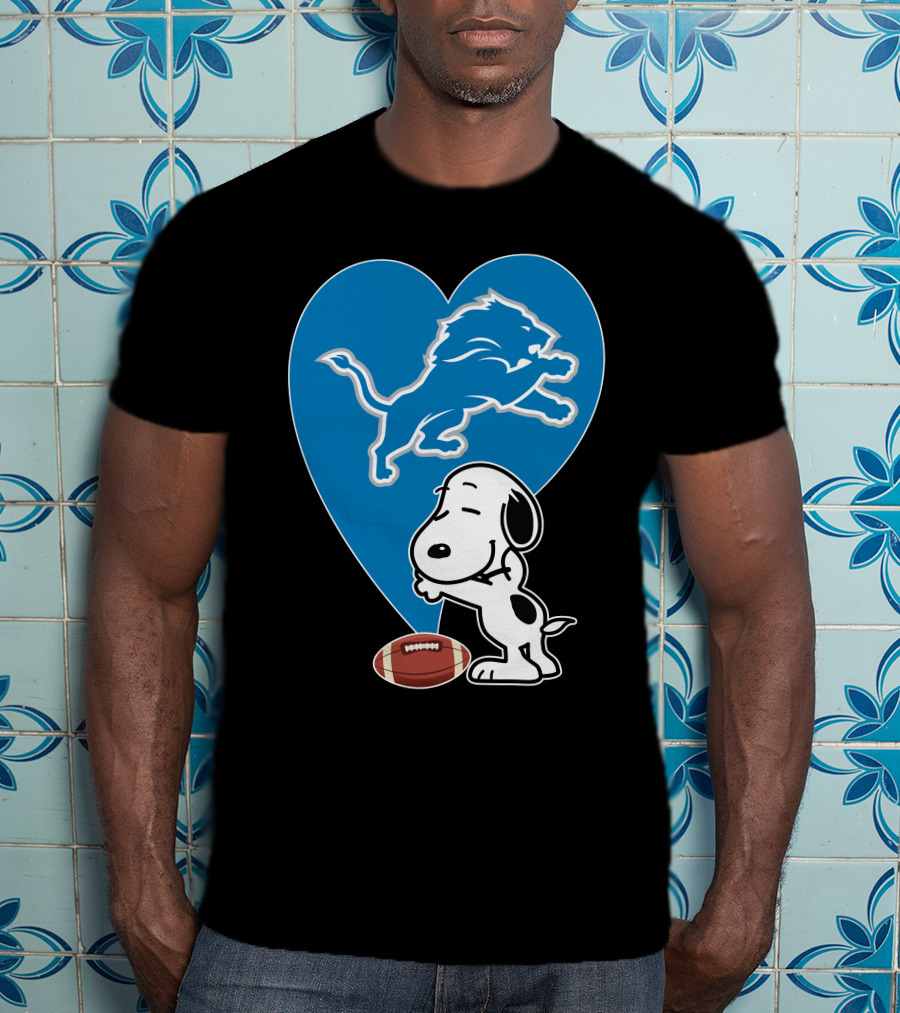 Detroit Lions Snoopy Heart Balloon Football Hug T-Shirt