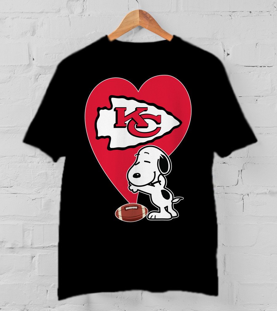 Kansas City Chiefs Heart Snoopy Football Hug T-Shirt
