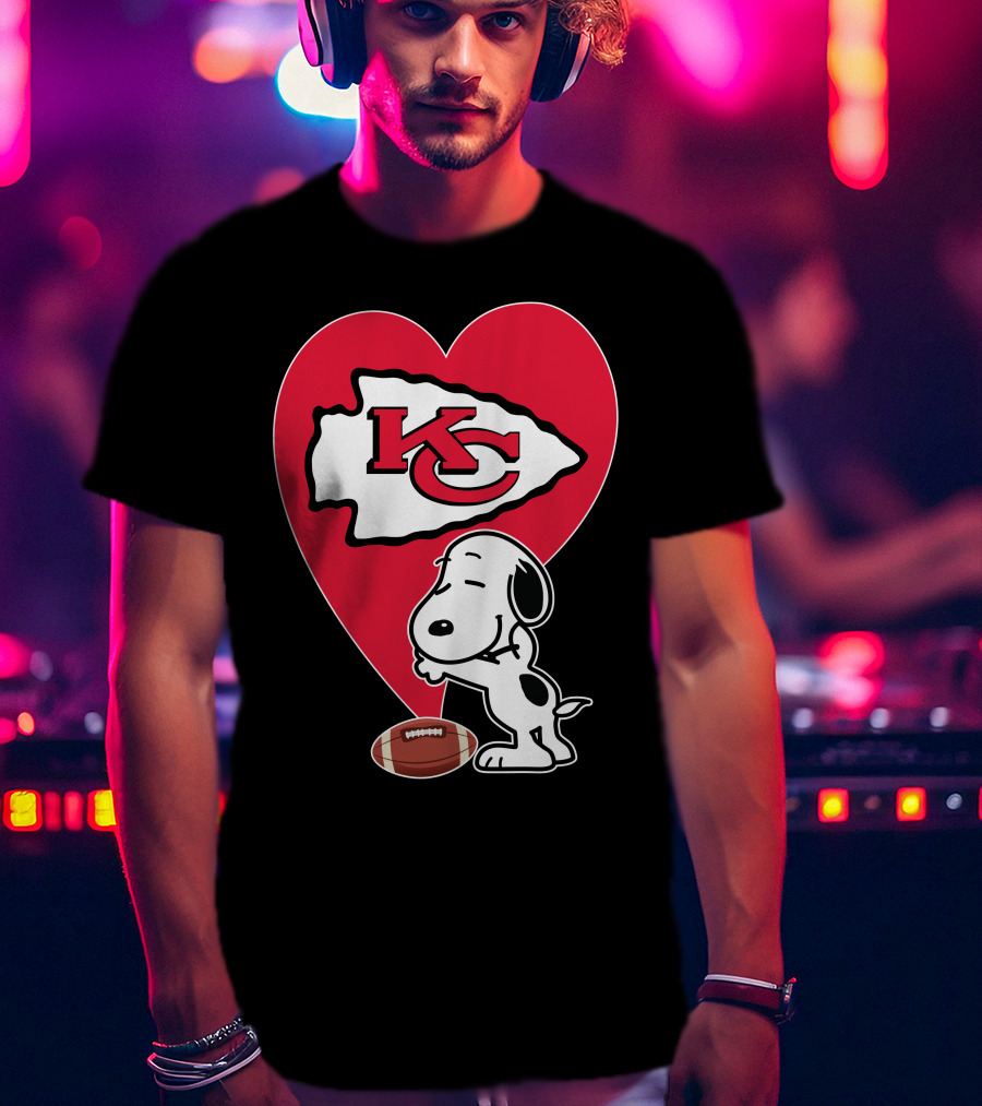 Kansas City Chiefs Heart Snoopy Football Hug T-Shirt