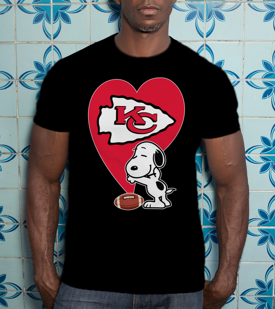 Kansas City Chiefs Heart Snoopy Football Hug T-Shirt