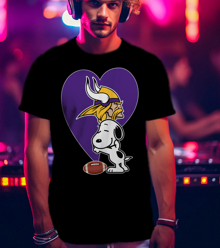 Minnesota Vikings Snoopy Football Heart Hug T-Shirt