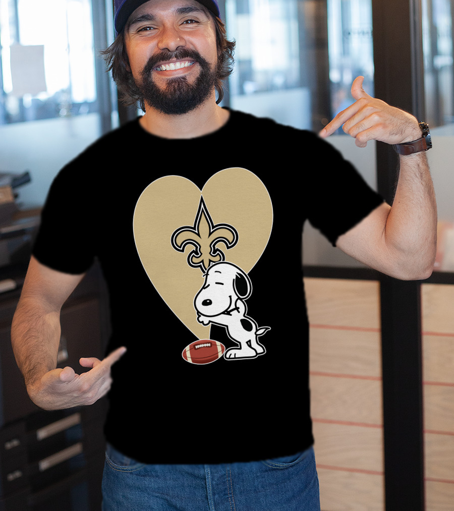 New Orleans Saints Snoopy Hug Heart Fleur-de-Lis Football T-Shirt
