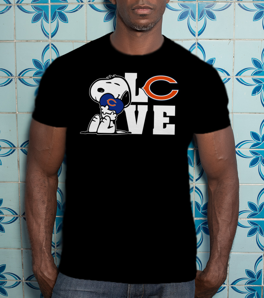 Snoopy Love Chicago Bears LVE C Heart Football T-Shirt