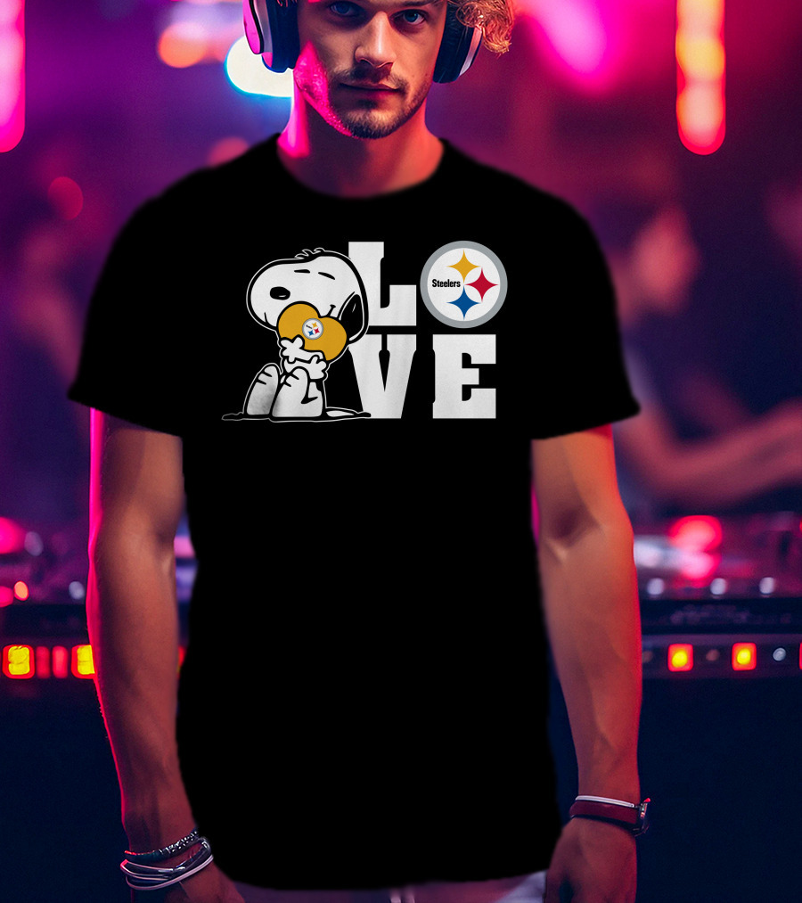 Snoopy Hugging Yellow Heart Steelers Love T-Shirt