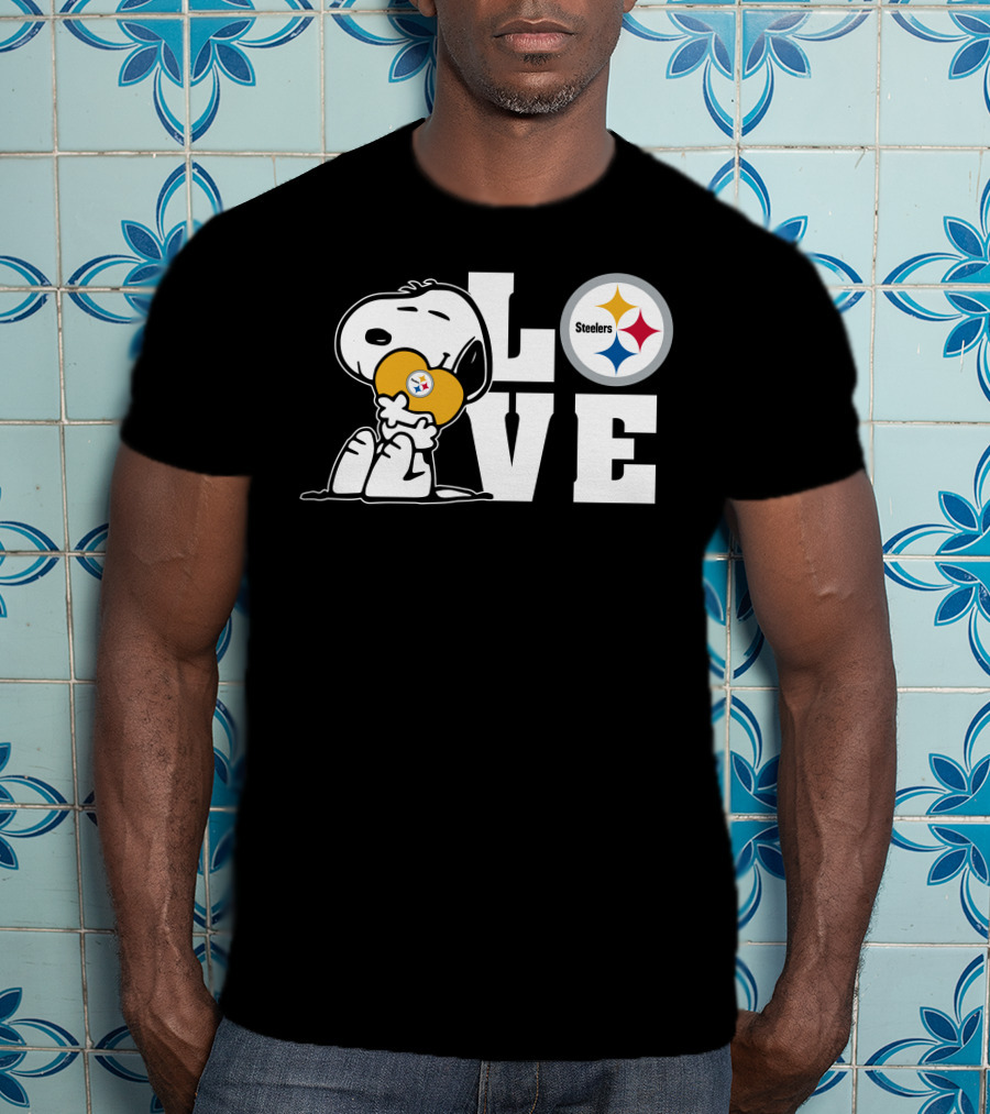 Snoopy Hugging Yellow Heart Steelers Love T-Shirt