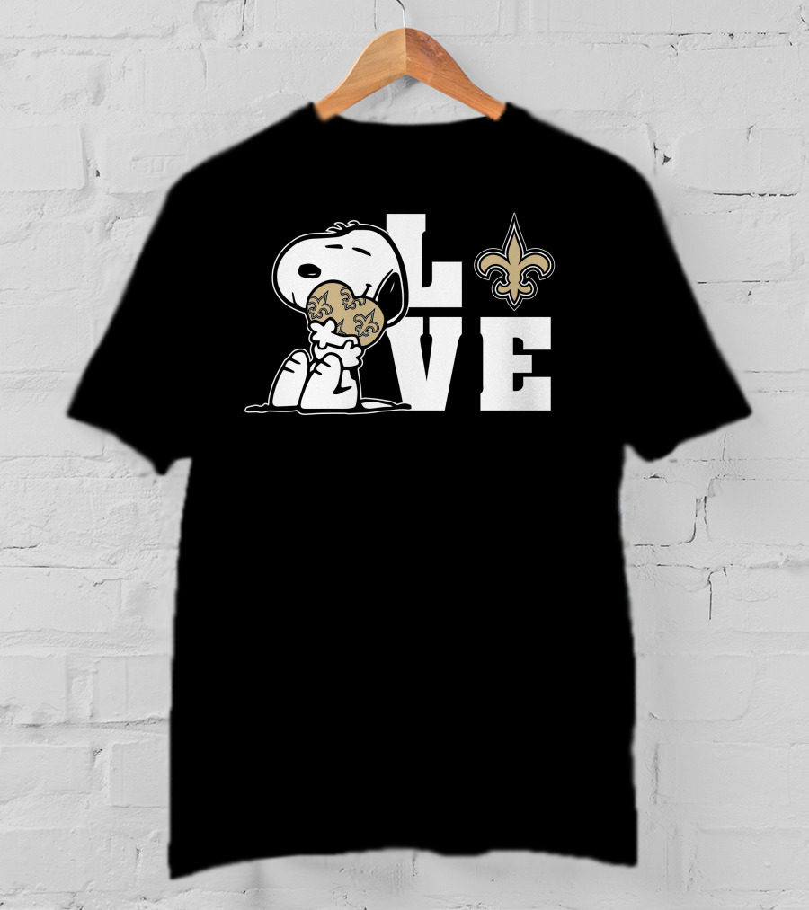 Snoopy Love New Orleans Saints Fleur-de-Lis Hug T-Shirt