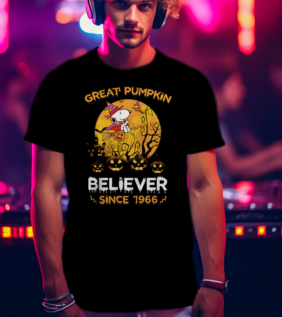 Great Pumpkin Believer Since 1966 Snoopy Halloween Flying Broomstick Moon Jack-O'-Lanterns T-Shirt