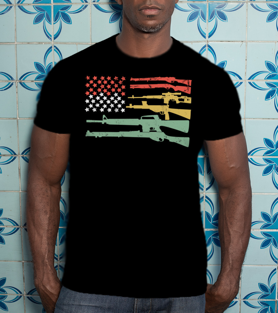 Big American Flag Machine Guns Vintage 2A Flag With Red Gold Green Rifle T-Shirt