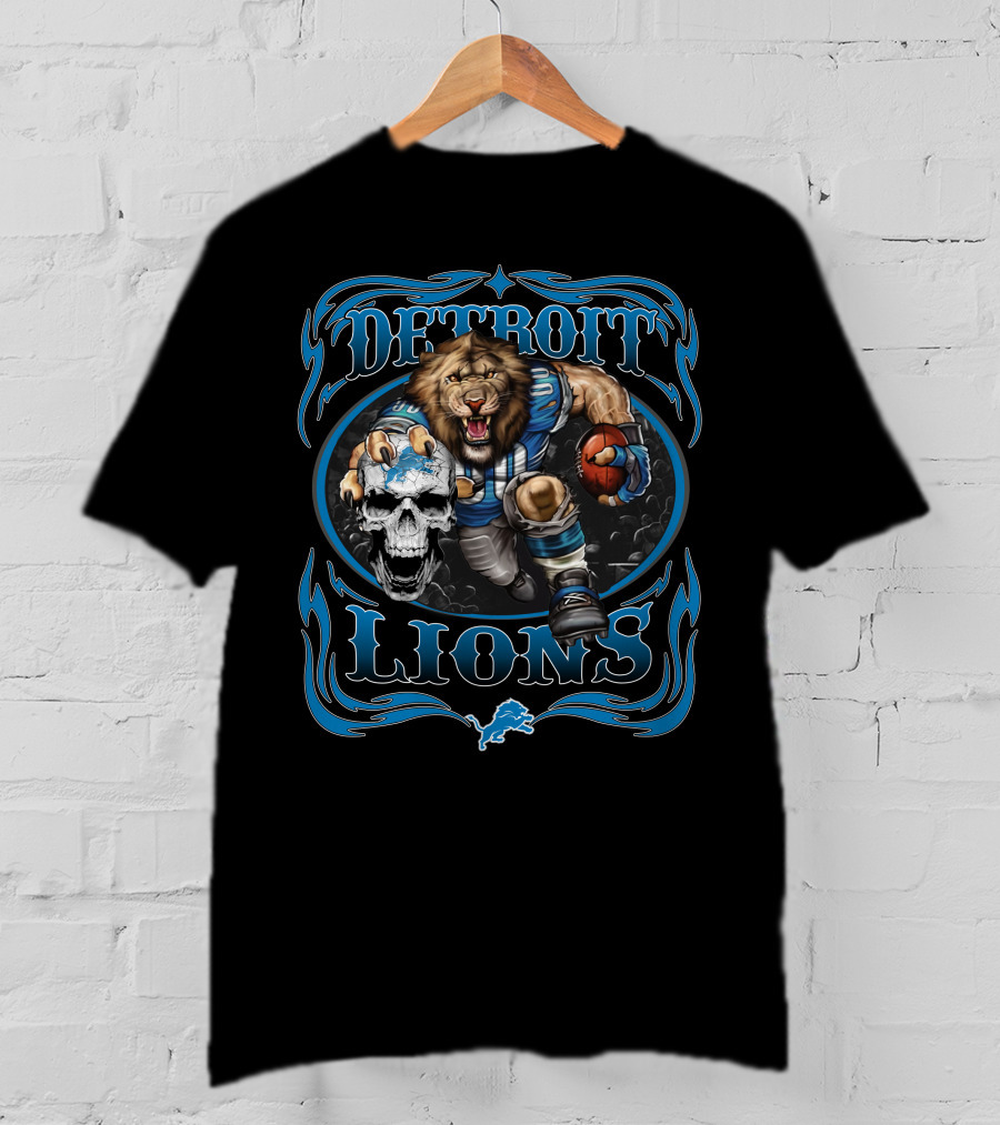 Detroit Lions Ferocious Lion Holding Skull And Football T-Shirt