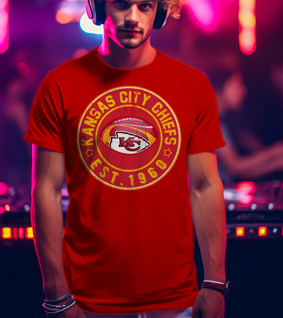 Kansas City Chiefs Est. 1960 Red Distressed Logo Vintage Football Badge T-Shirt