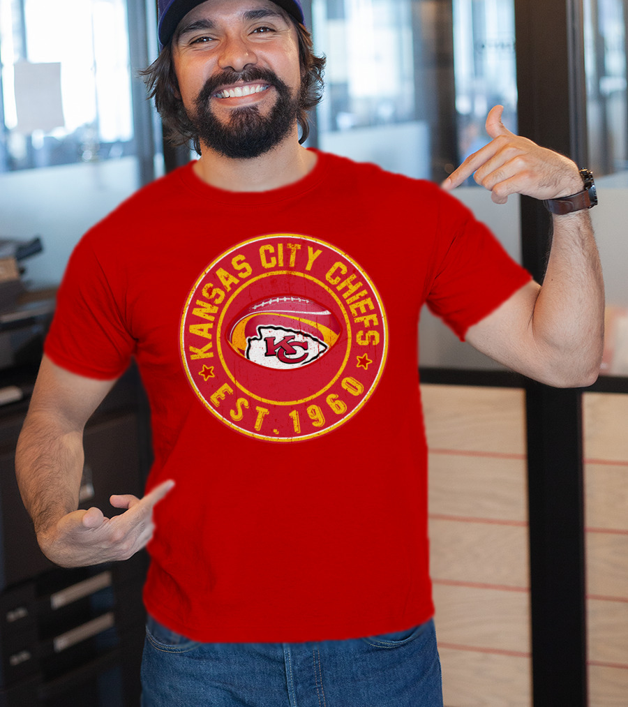 Kansas City Chiefs Est. 1960 Red Distressed Logo Vintage Football Badge T-Shirt