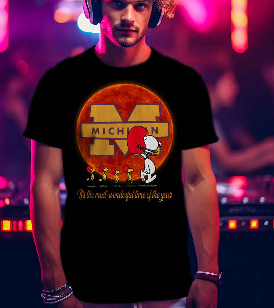 It's The Most Wonderful Time Of The Year Michigan Football Snoopy Woodstock T-Shirt