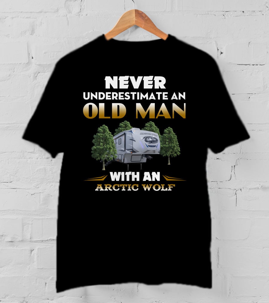 NEVER UNDERESTIMATE AN OLD MAN WITH AN ARCTIC WOLF T-Shirt