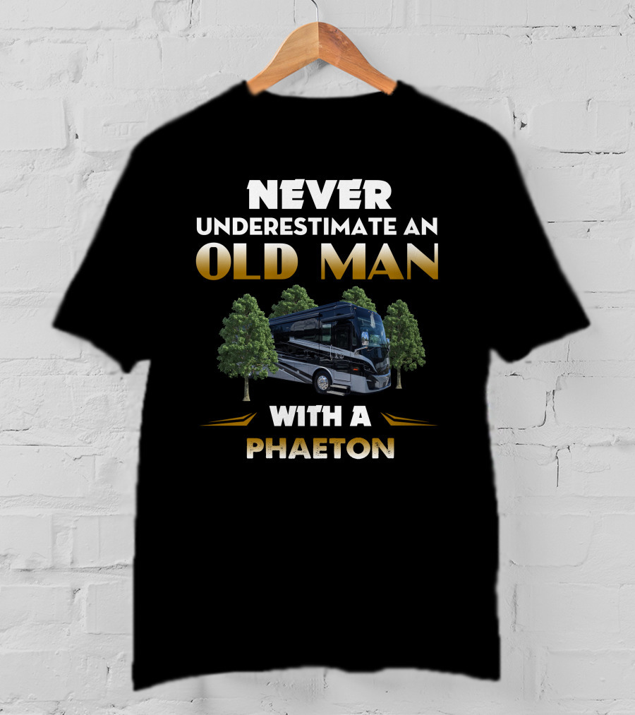 NEVER UNDERESTIMATE AN OLD MAN WITH A PHAETON MOTORHOME BETWEEN TREES T-Shirt