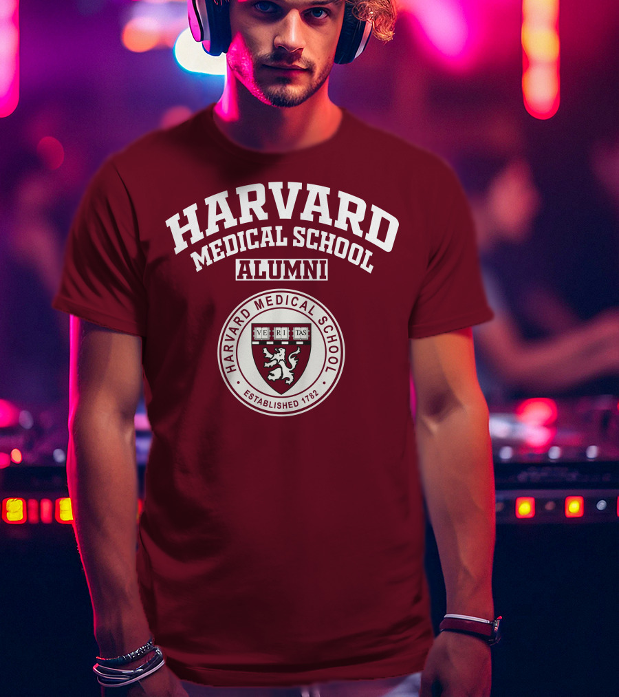 HARVARD MEDICAL SCHOOL ALUMNI ESTABLISHED 1782 VERITAS T-Shirt