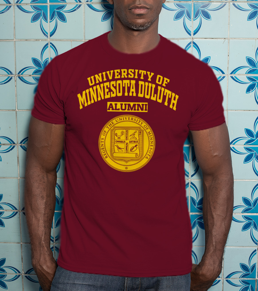 University Of Minnesota Duluth Alumni Regents Omnibus Artibus T-Shirt