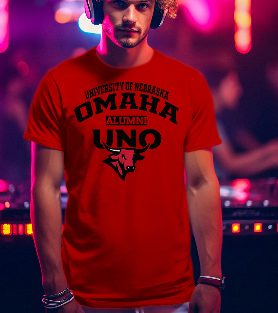 University Of Nebraska Omaha UNO Alumni Bull T-Shirt
