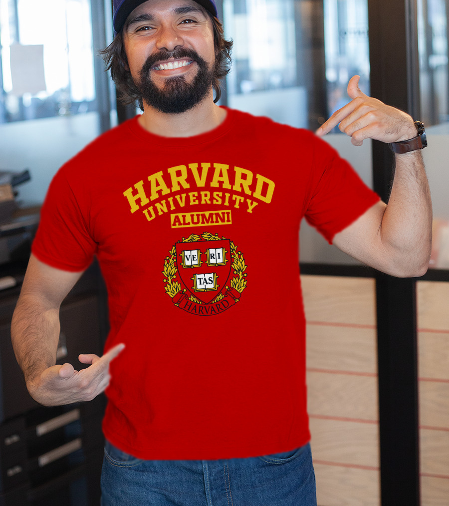 Harvard University Alumni Veritas Crest T-Shirt
