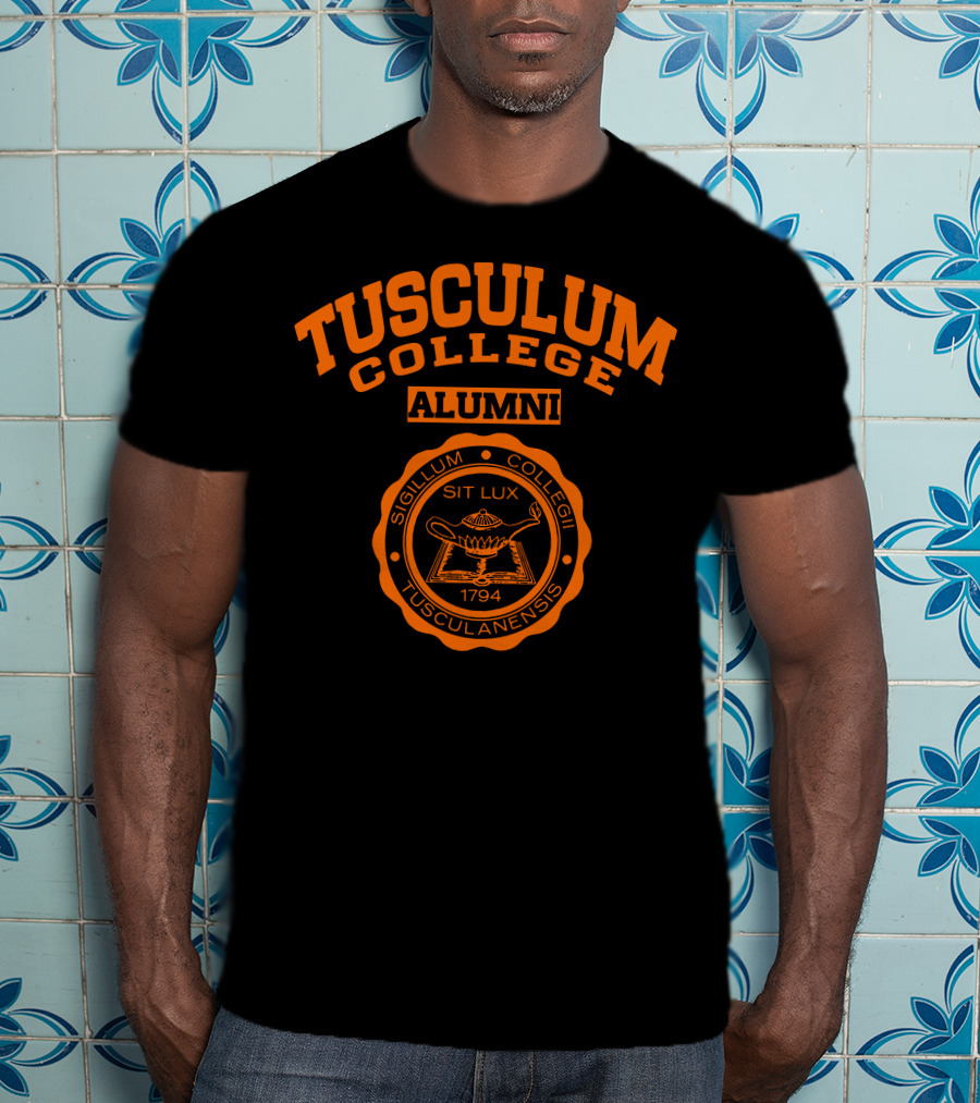 Tusculum College Alumni Sigillum Collegii Tusculanensis 1794 Sit Lux T-Shirt