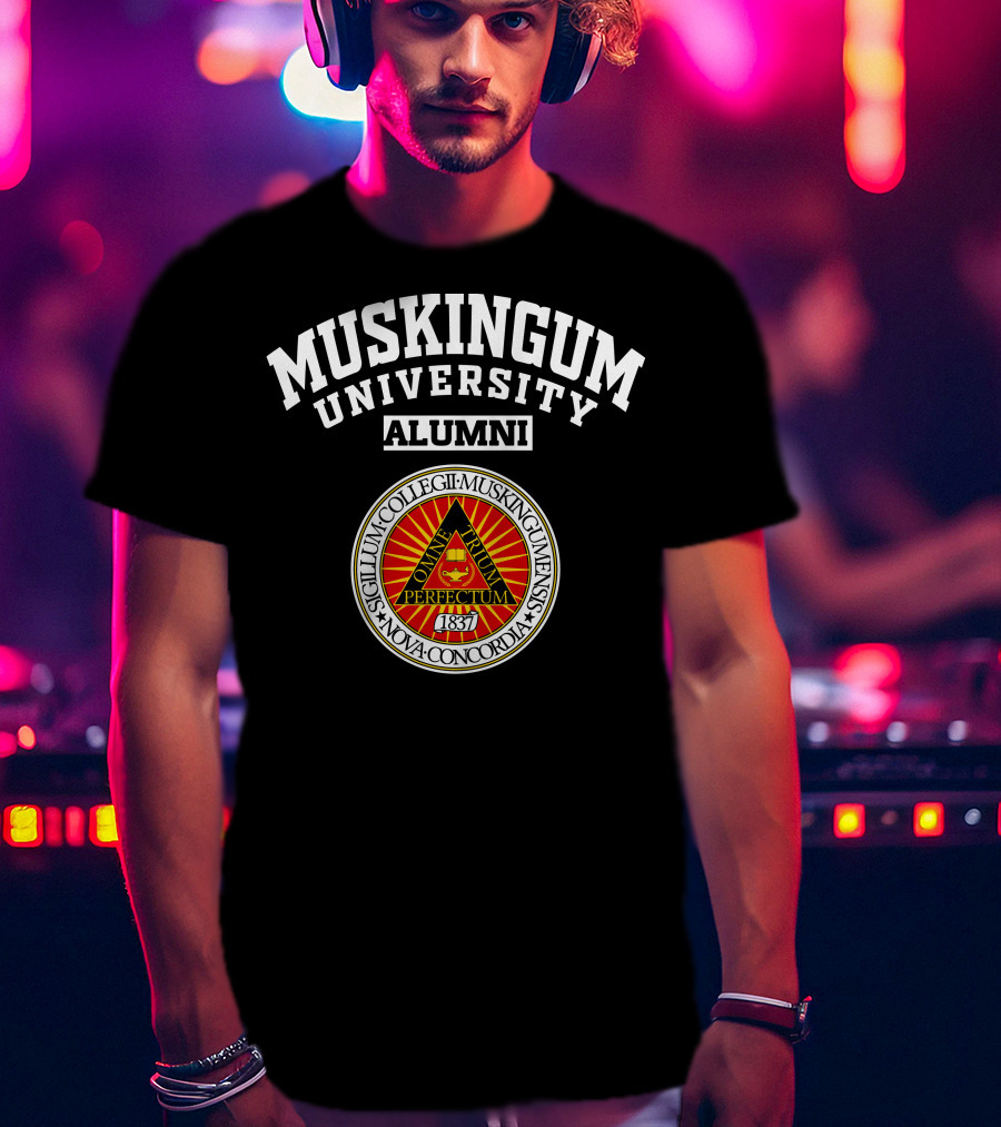 Muskingum University Alumni Sigillum Collegii Muskingumensis Nova Concordia 1837 Perfectum T-Shirt