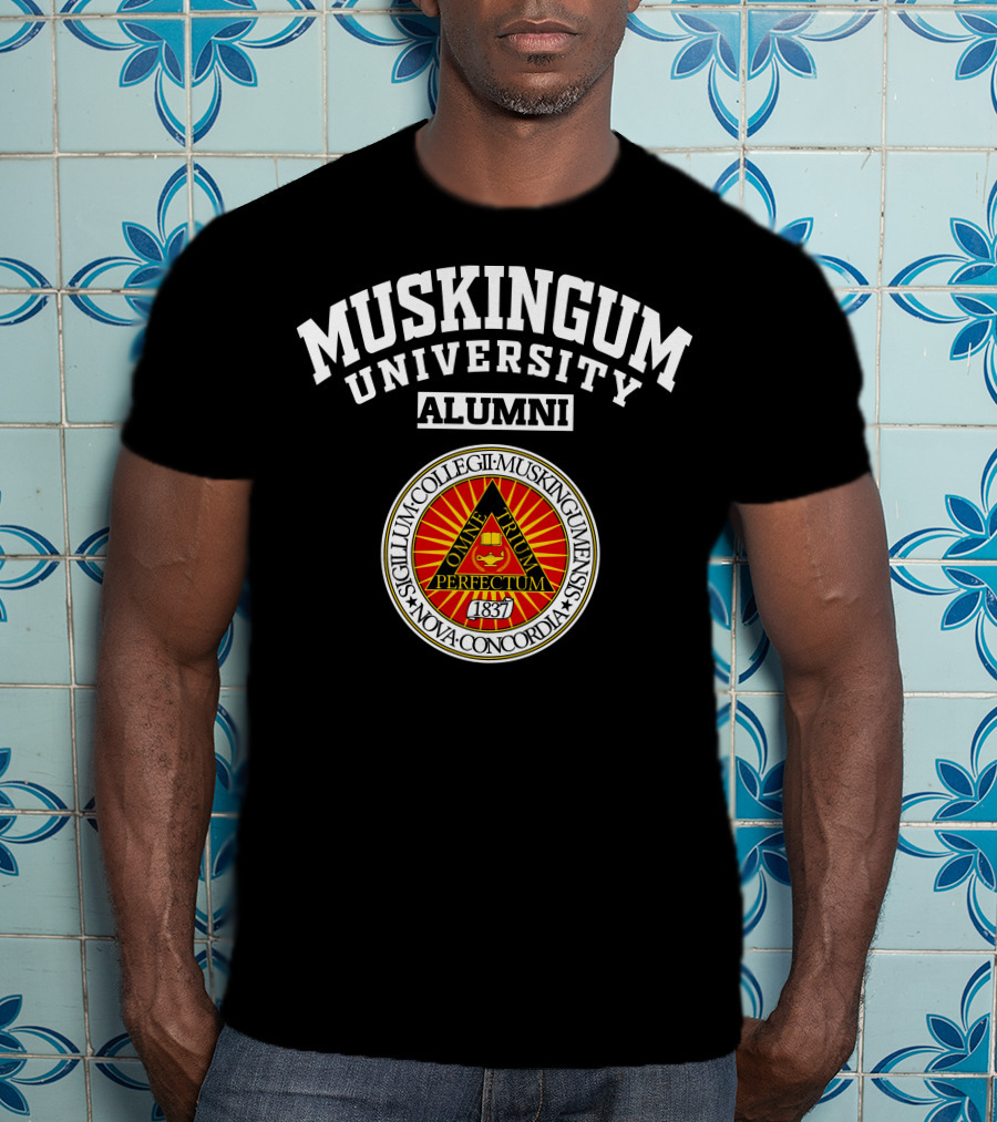 Muskingum University Alumni Sigillum Collegii Muskingumensis Nova Concordia 1837 Perfectum T-Shirt